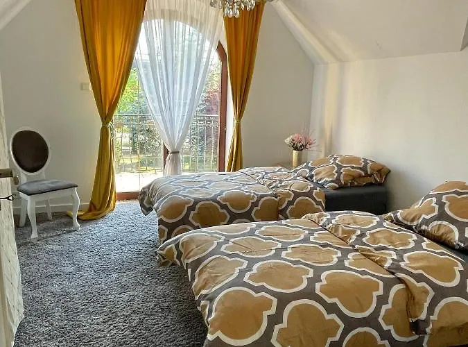 بيت شباب Domowe Pokoje Wilanow *