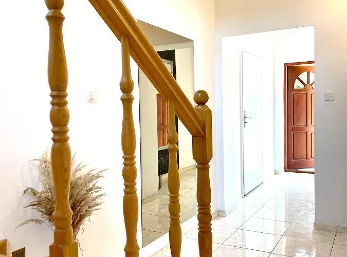 بيت شباب Domowe Pokoje Wilanow *