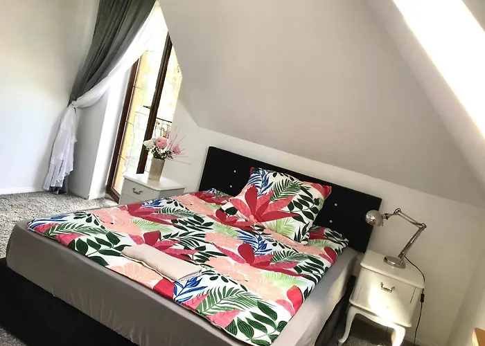 Domowe Pokoje Wilanow بيت شباب وارسو